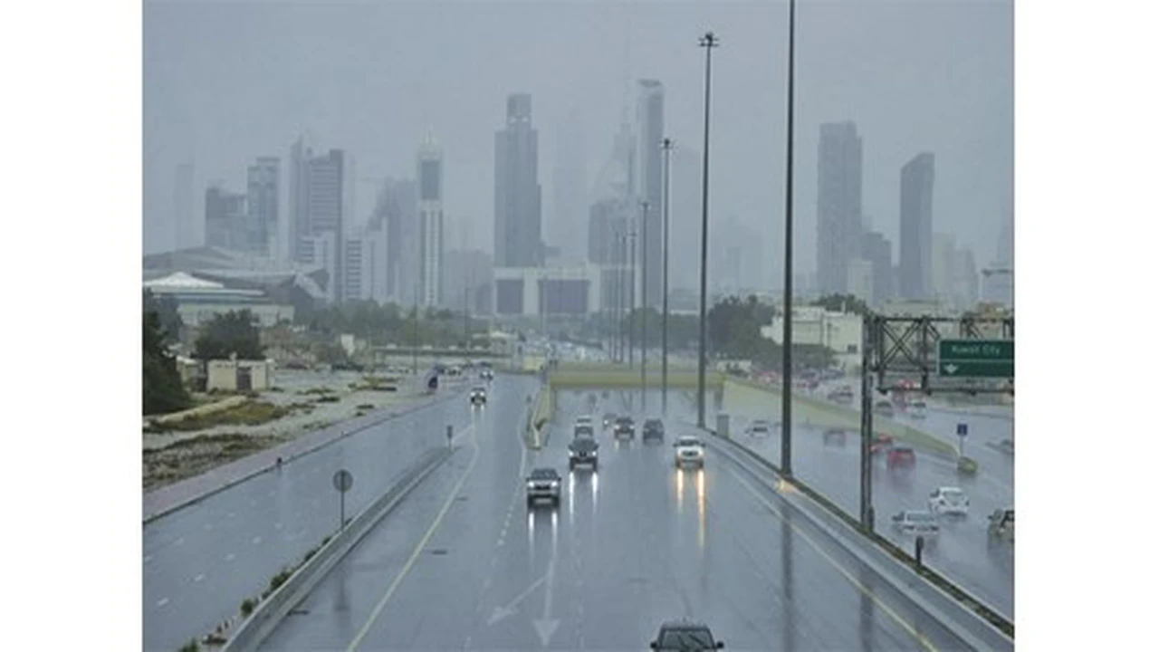 توقعات بأمطار رعدية متفرقة وفرص لتشكل الضباب خلال الساعات المقبلة في البلاد